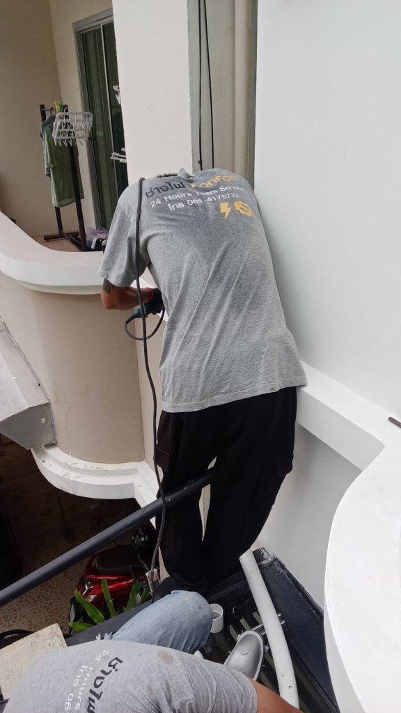 เจาะติดตั้งท่อสายไฟ