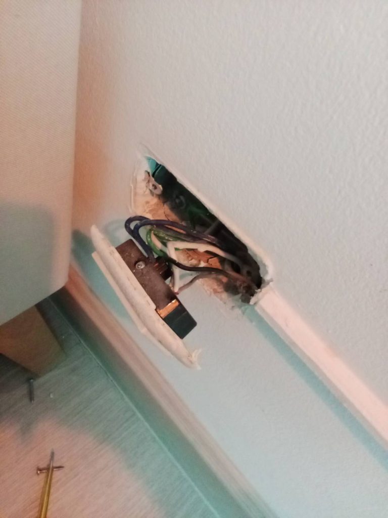 รื้อปลั๊กหาจุดช็อต