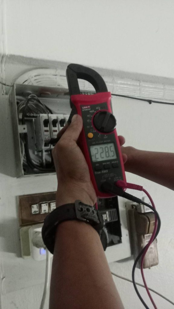 แผงควบคุมไฟฟ้า