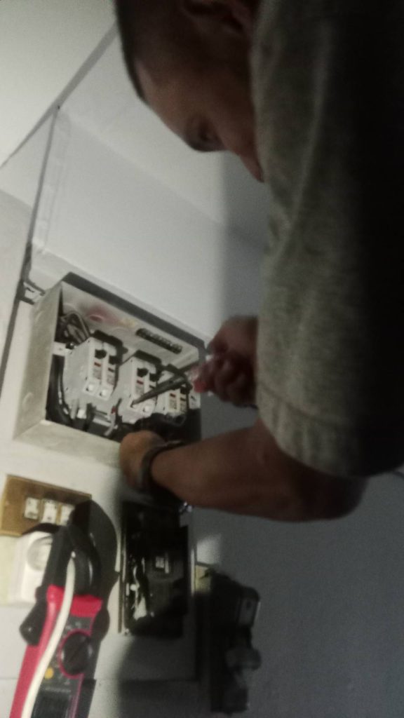 ซ่อมไฟหน้าตู้