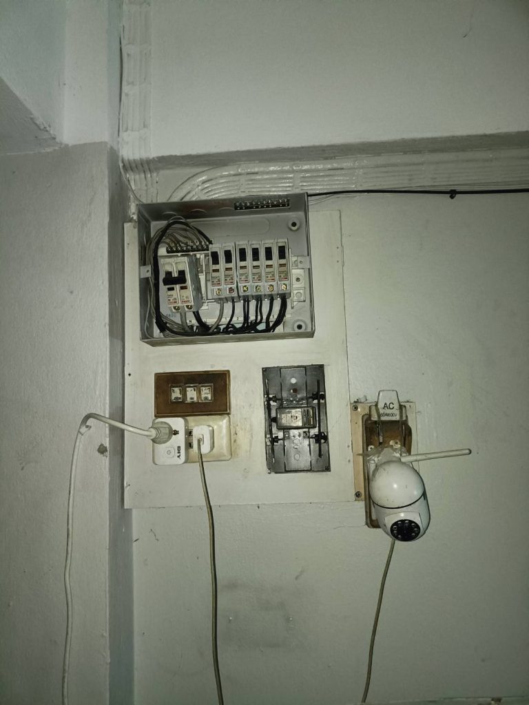 แผงควบคุมไฟฟ้า