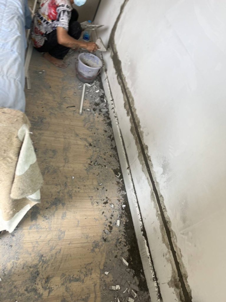 กรีดผนังฝังสายไฟ