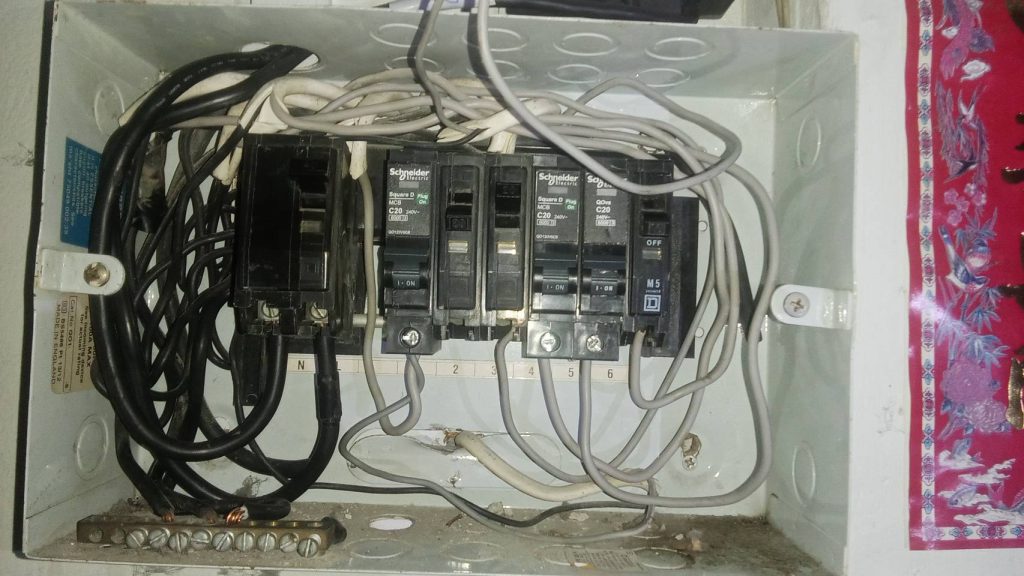 เบรกเกอร์