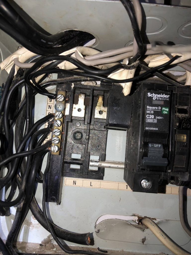 จุดติดตั้งเมนเบรกเกอร์