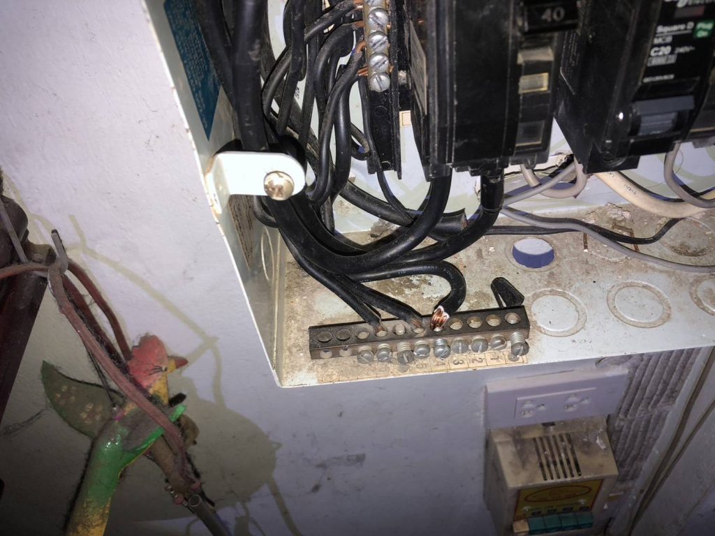 จุดต่อสายไฟในตู้คอนซูมเมอร์