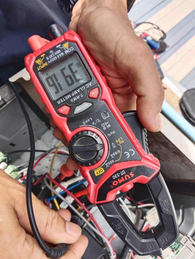 ตรวจเช็กแผงวงจรเครื่องปรับอากาศ