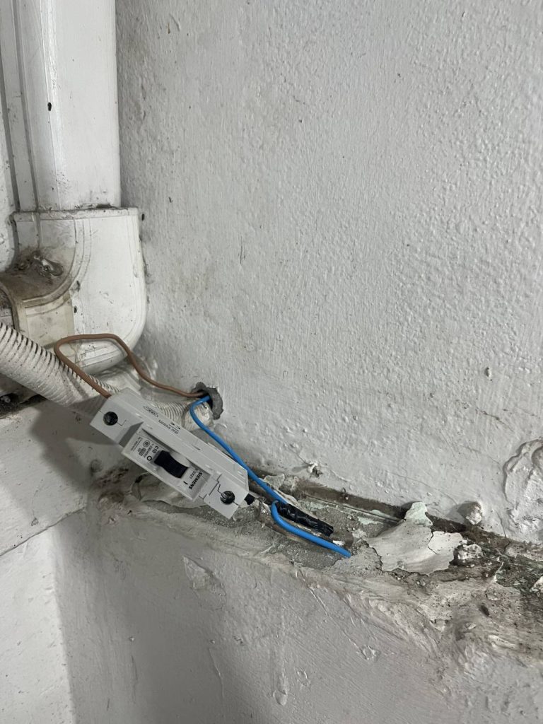 เบรกเกอร์