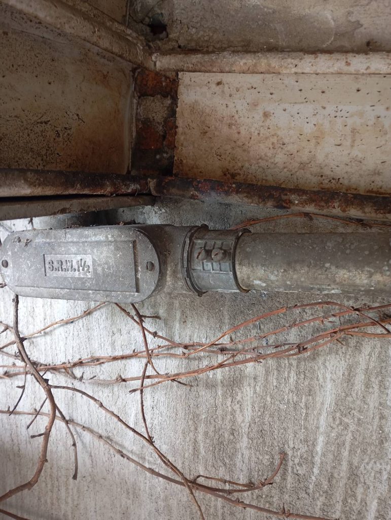 กล่องต่อสายไฟ