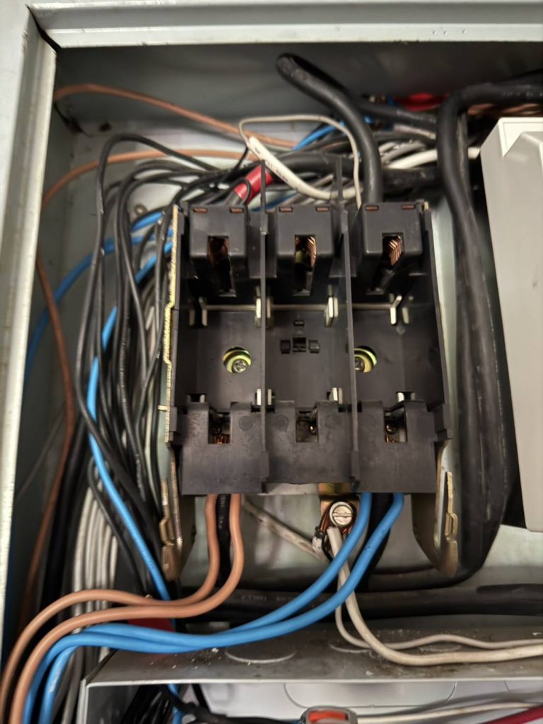 จุดติดตั้งเบรกเกอร์