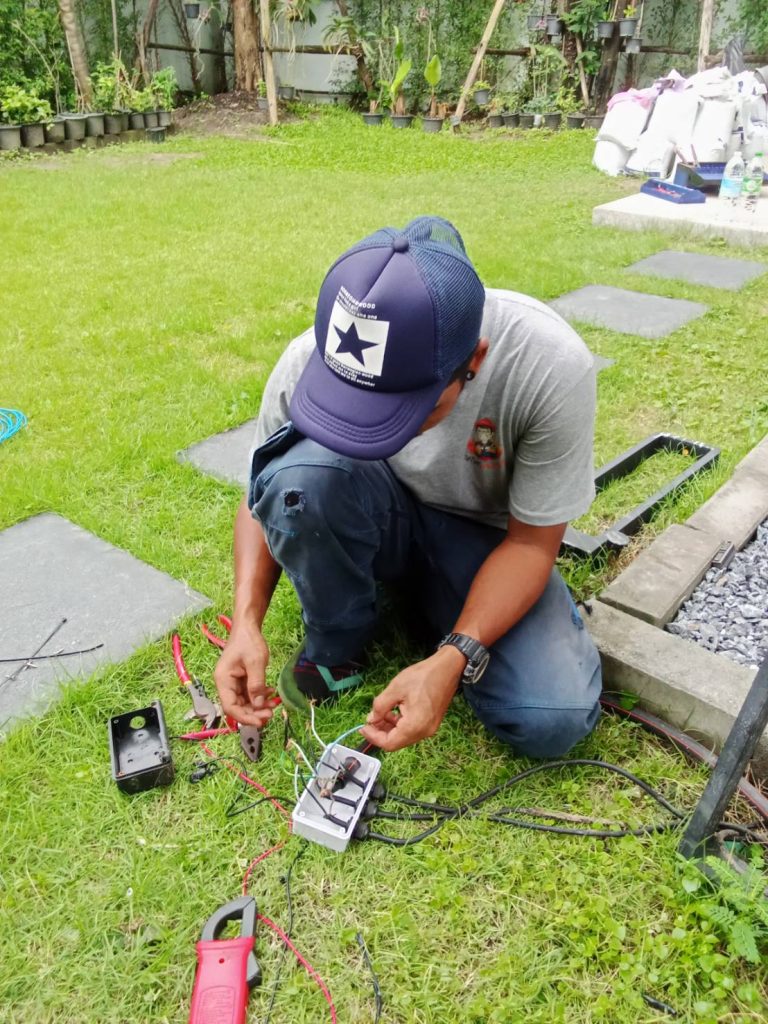 ต่อสายไฟ