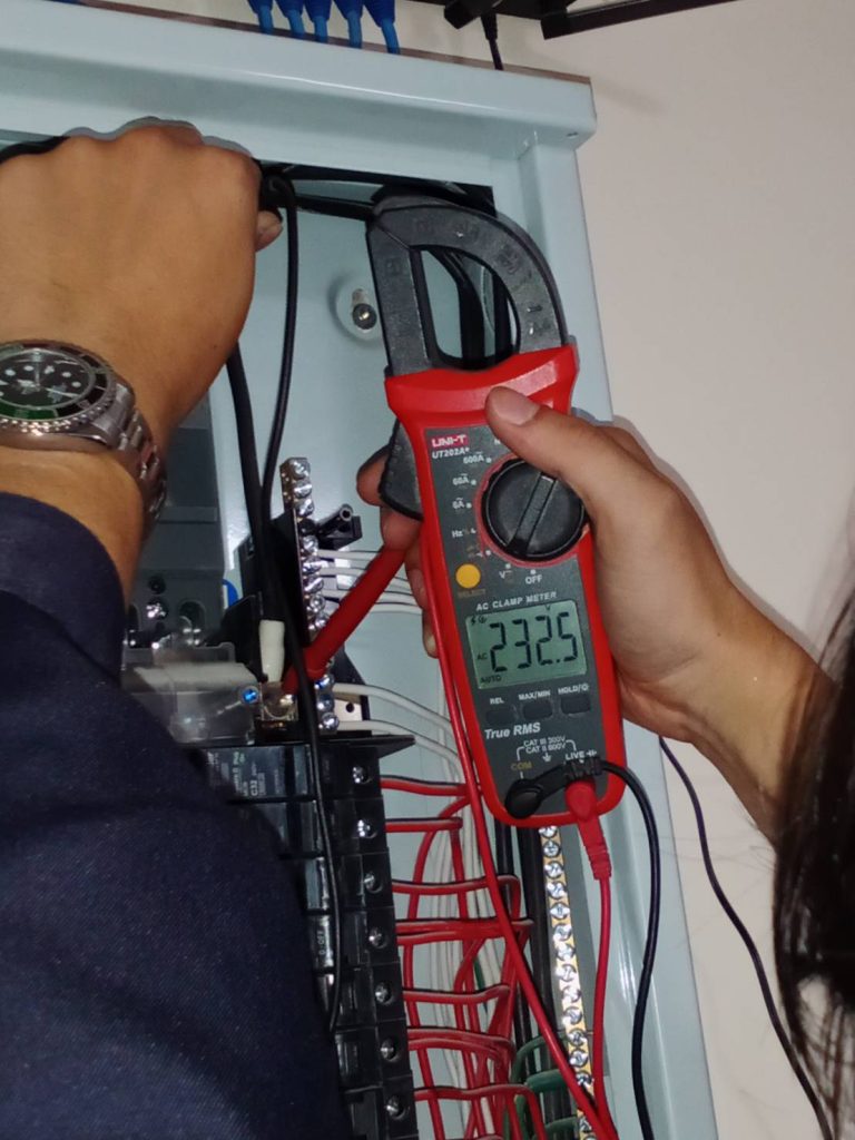 วัดไฟตู้โหลดเซ็นเตอร์