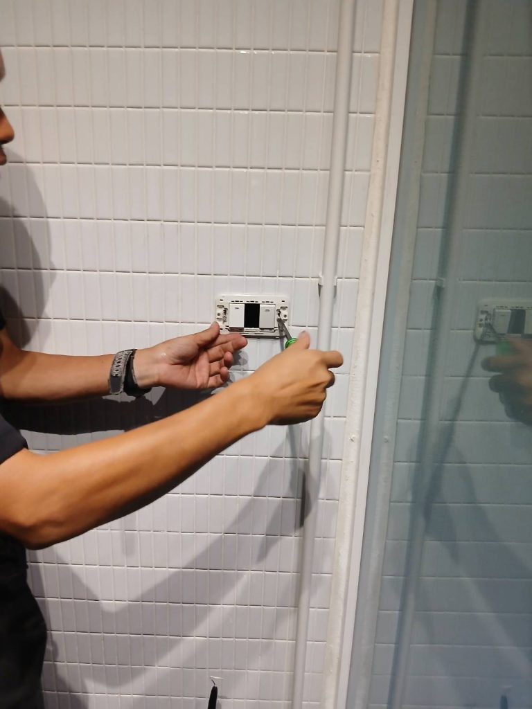 ตรวจเช็กสวิตช์ไฟ