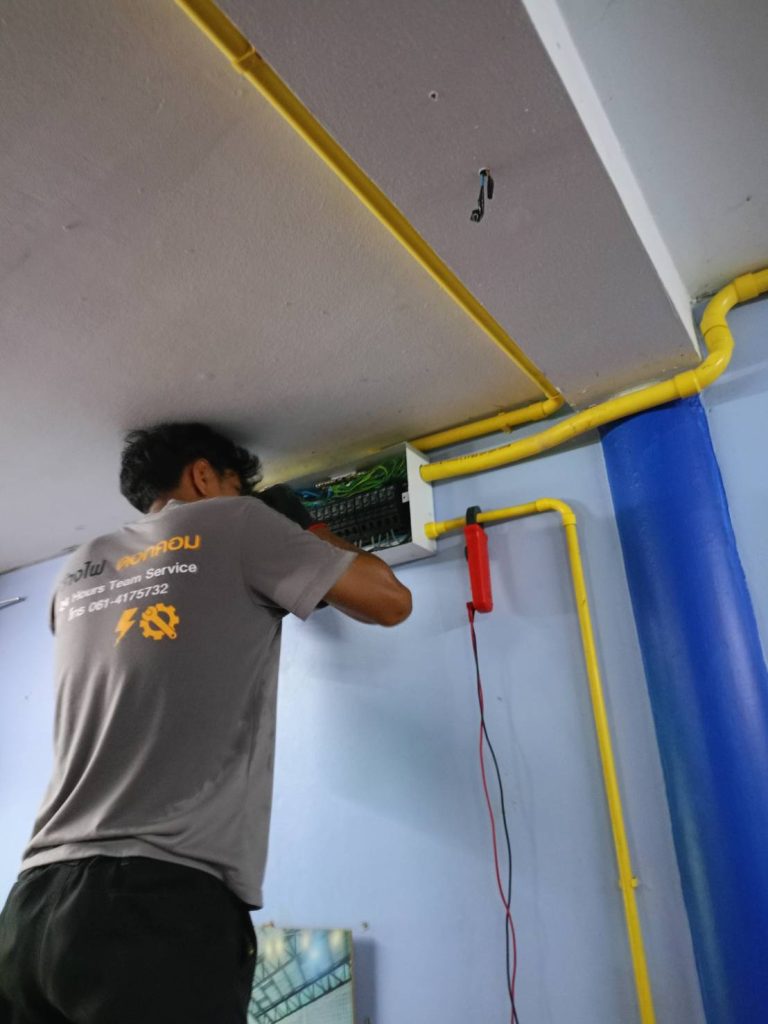 ซ่อมไฟหน้าตู้