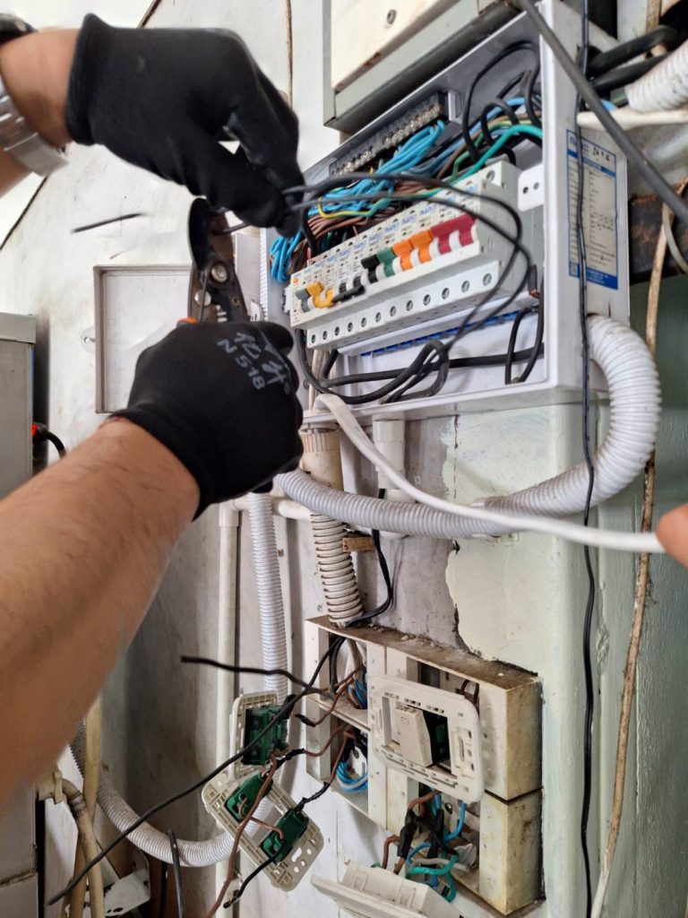 เดินสายไฟเข้าตู้คอนซูมเมอร์