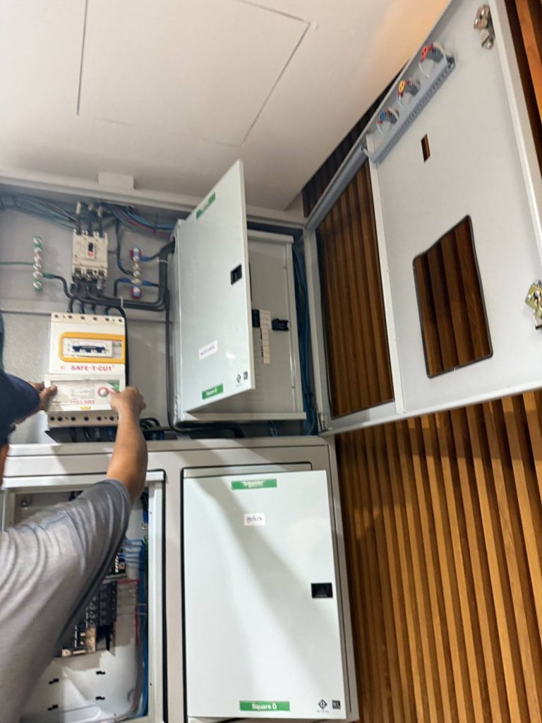 ตรวจเช็กตู้เมนไฟฟ้า