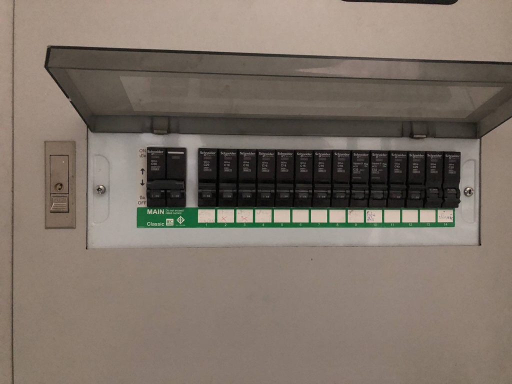 ตู้คอนซูมเมอร์