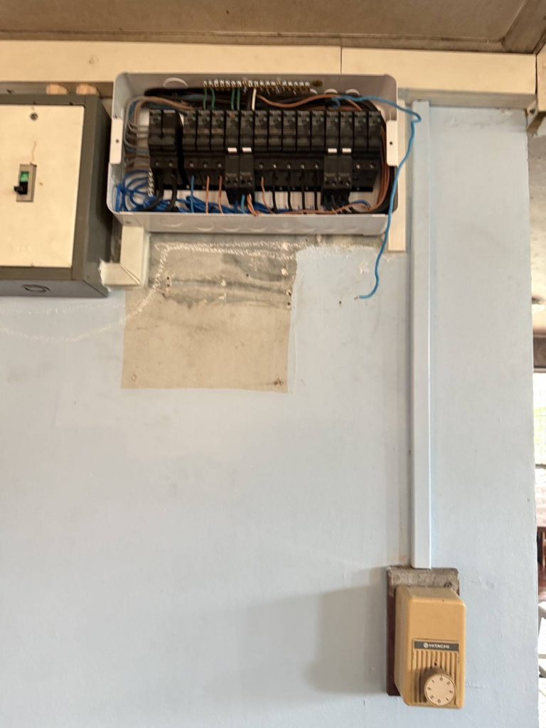 ตู้คอนซูมเมอร์