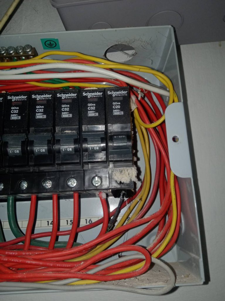 เบรกเกอร์ช็อตไหม้