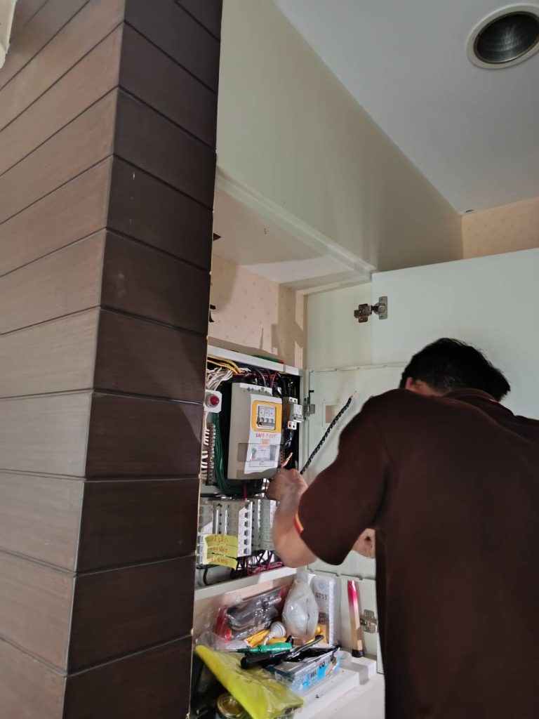ซ่อมไฟหน้าตู้
