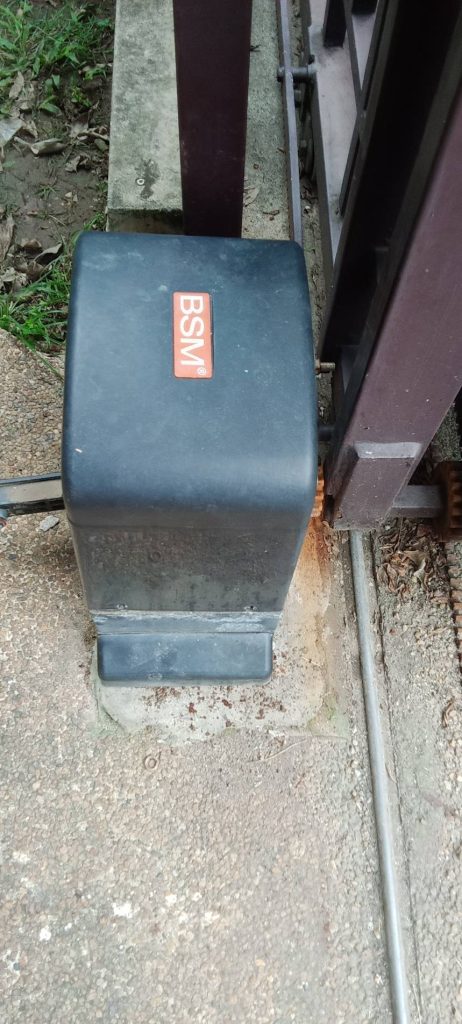 ติดตั้งมอเตอร์ประตูรีโมท