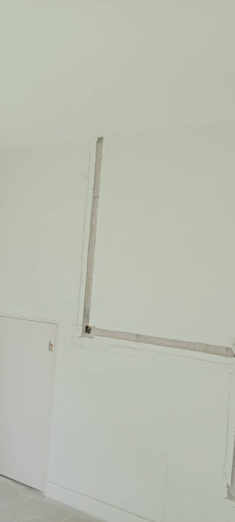 กรีดปูนฝังสายไฟ