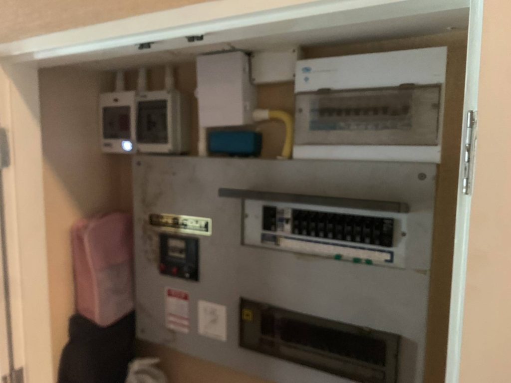 แผงควบคุมไฟฟ้า