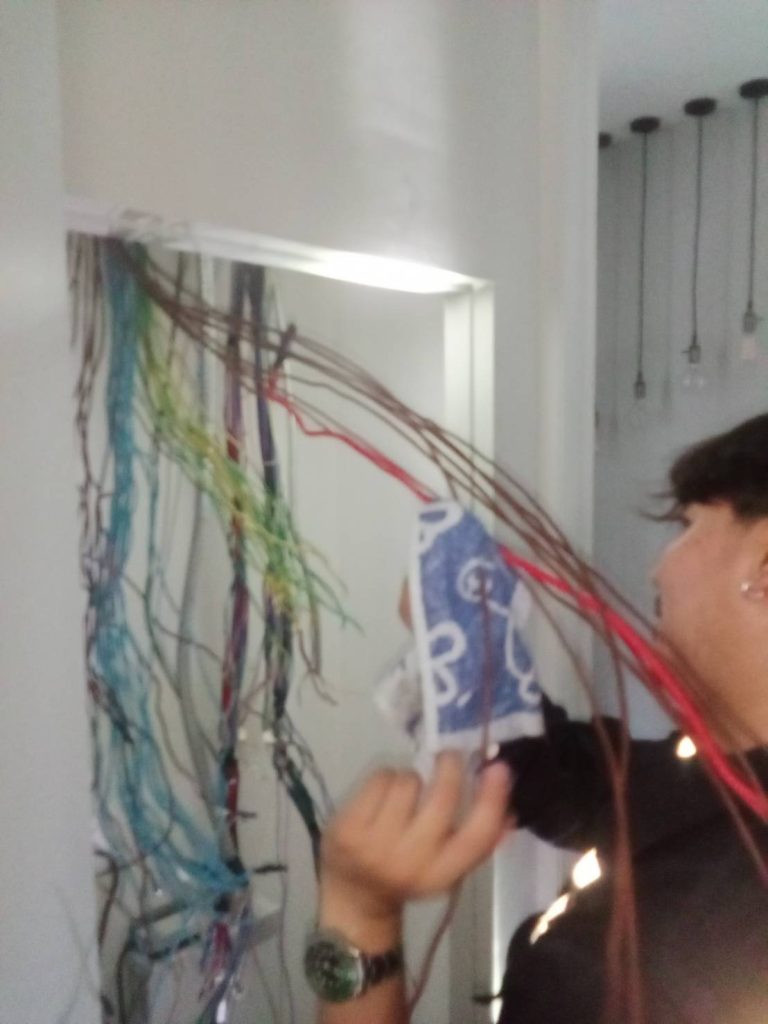 เดินสายเตรียมติดตั้งตู้โหลดเซ็นเตอร์