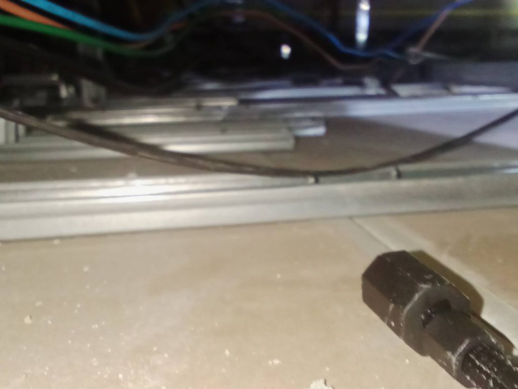 แนวสายไฟบนฝ้า