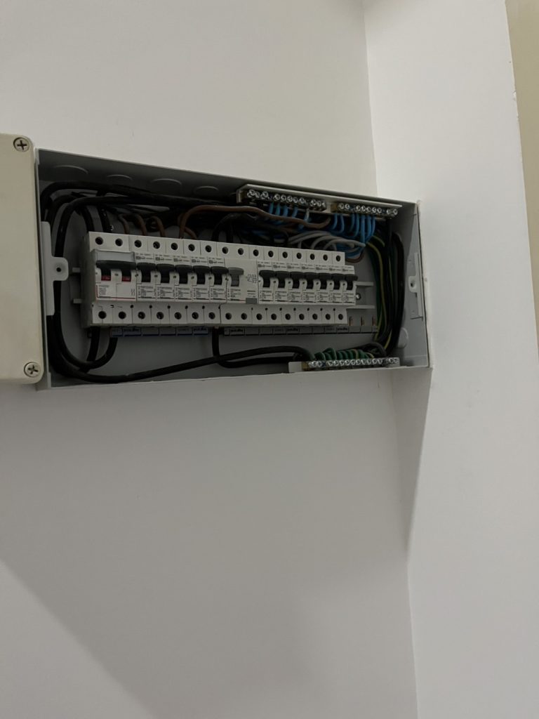 ตู้คอนซูมเมอร์