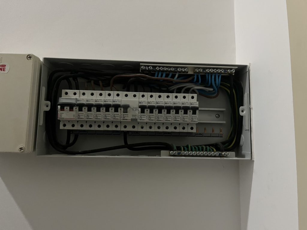 ตู้คอนซูมเมอร์