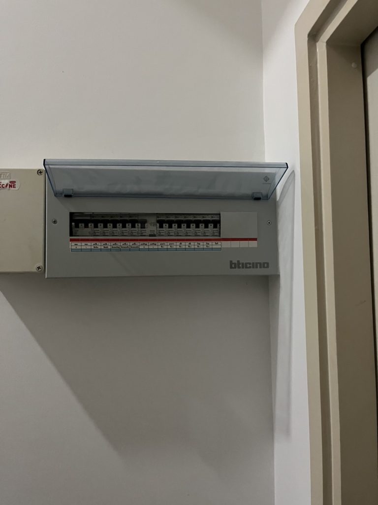 ตู้คอนซูมเมอร์