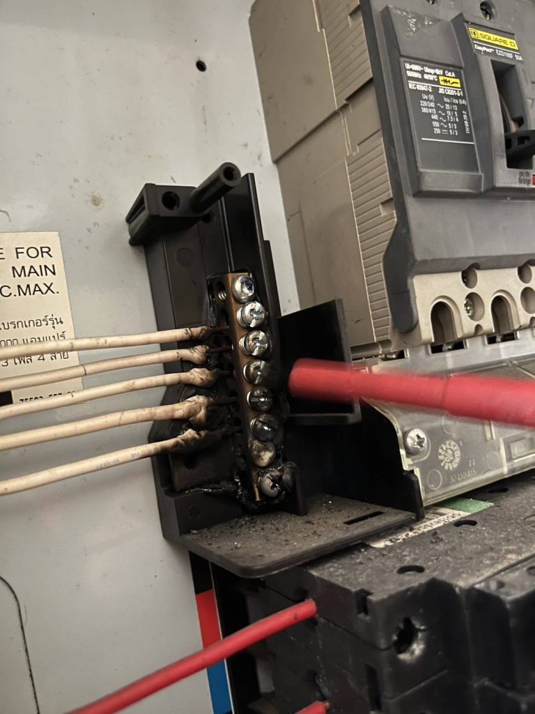 สายไฟช็อตไหม้