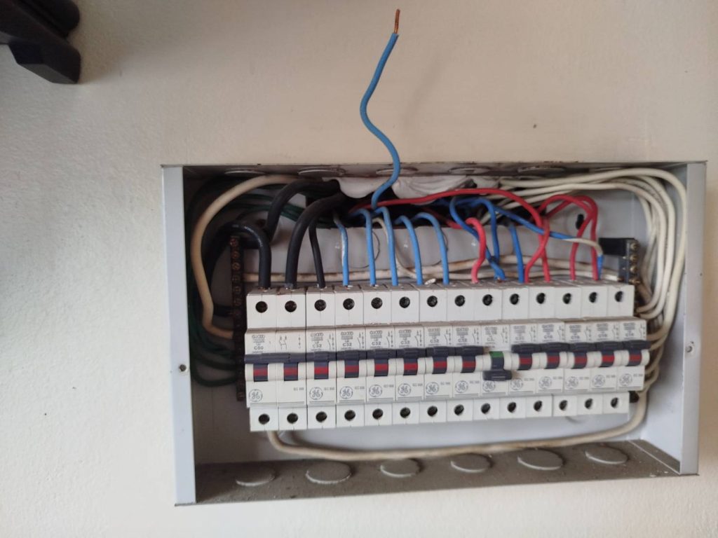 ตู้คอนซูมเมอร์