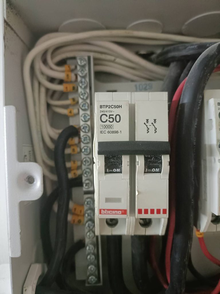 เซอร์กิตเบรกเกอร์