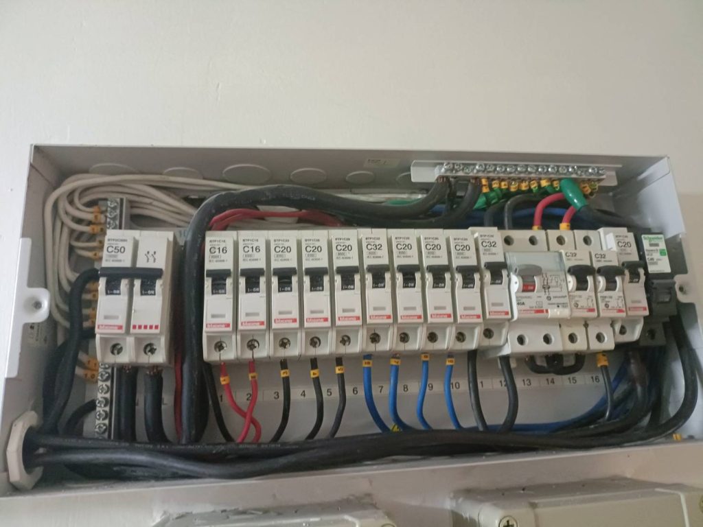 เซอร์กิตเบรกเกอร์