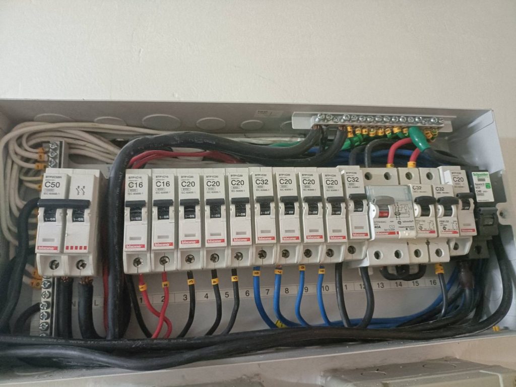 เซอร์กิตเบรกเกอร์