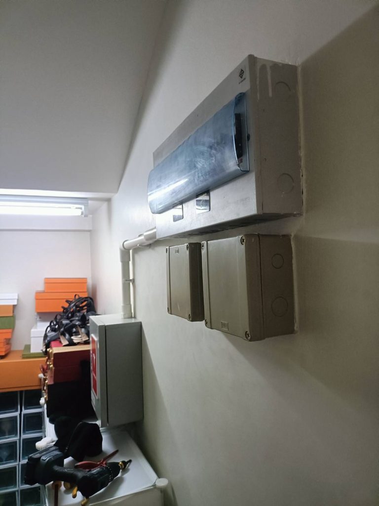 ตู้คอนซูมเมอร์