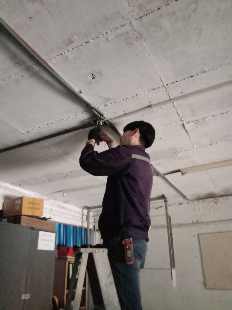 ซ่อมสายไฟ