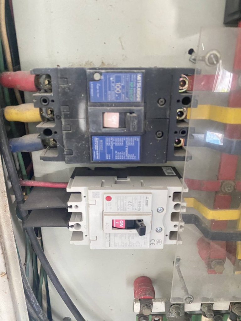 เบรกเกอร์