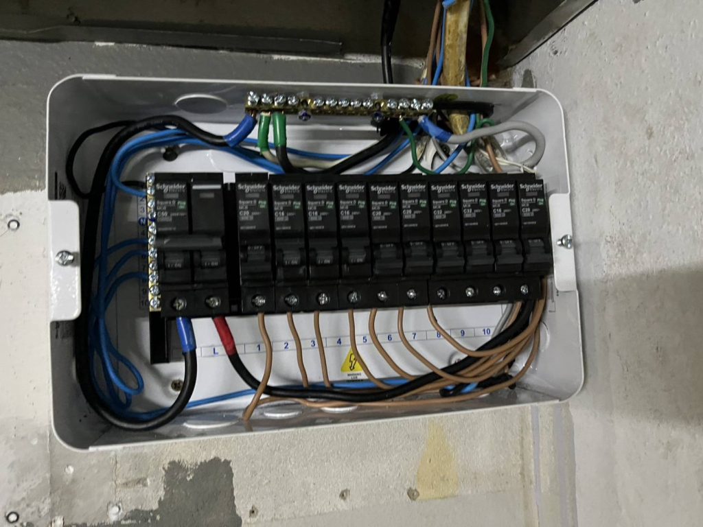 เบรกเกอรในตู้คอนซูมเมอร์