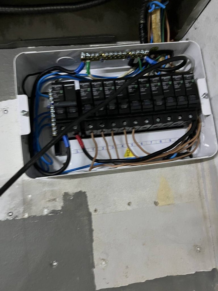 เบรกเกอรในตู้คอนซูมเมอร์