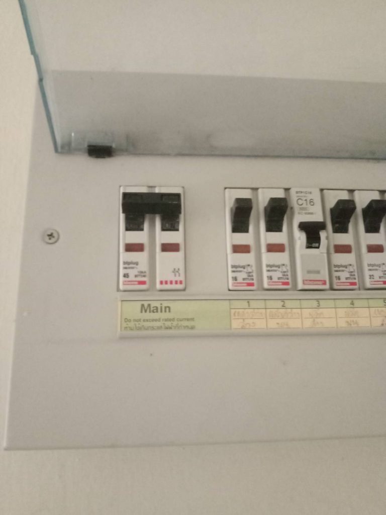 เบรกเกอร์