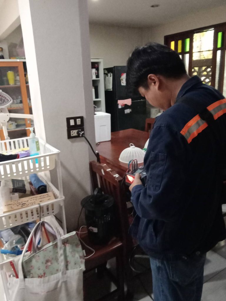 ตรวจเช็กปลั๊กไฟ