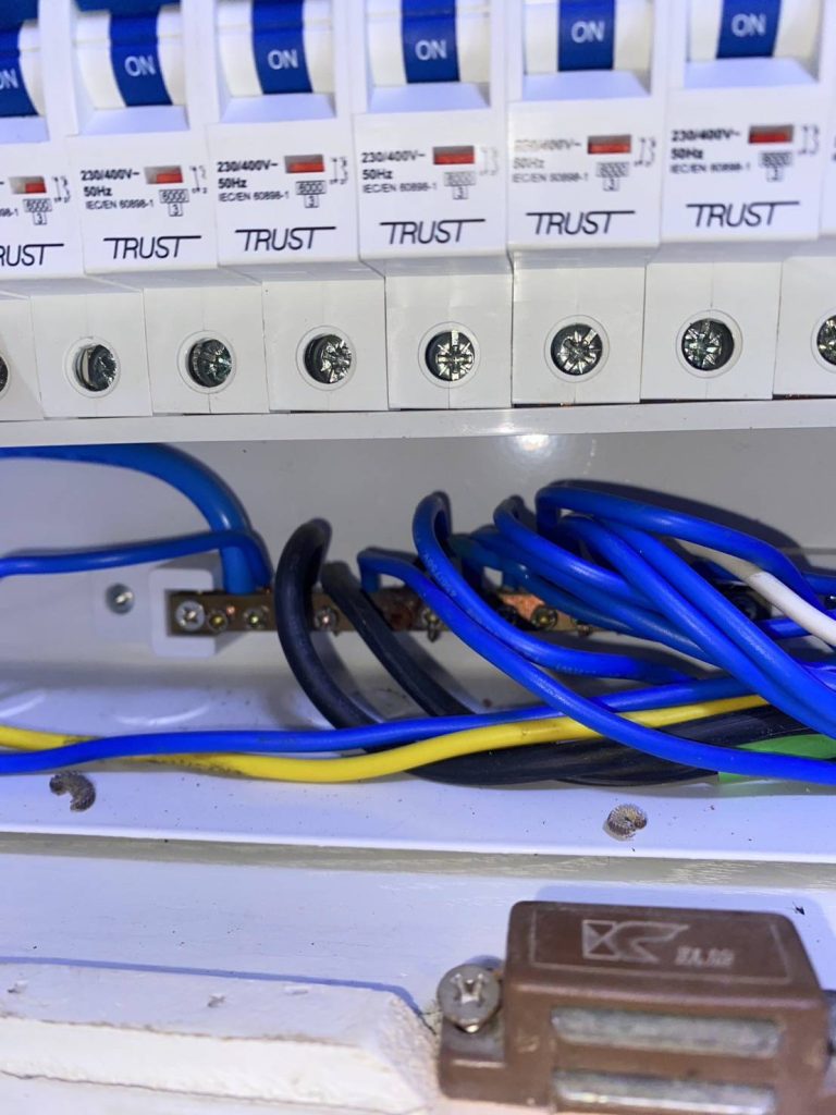 สายไฟในตู้คอนซูมเมอร์