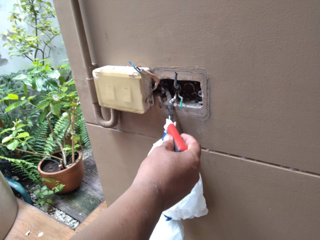 ตรวจเช็กสายไฟ