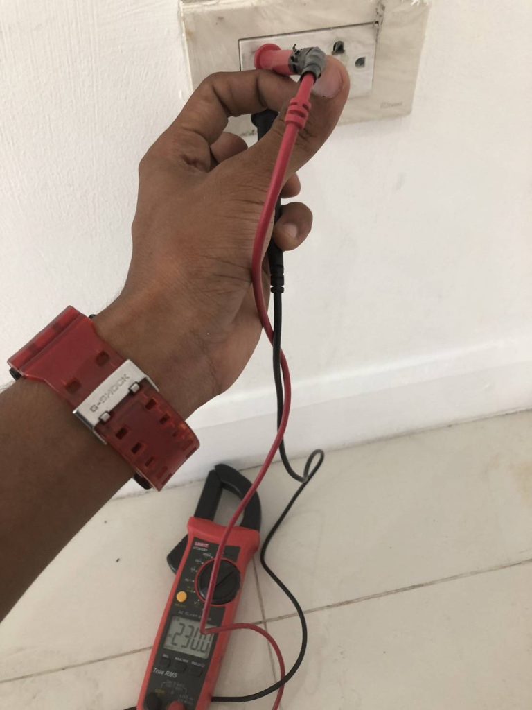 ตรวจเช็กปลั๊กไฟ