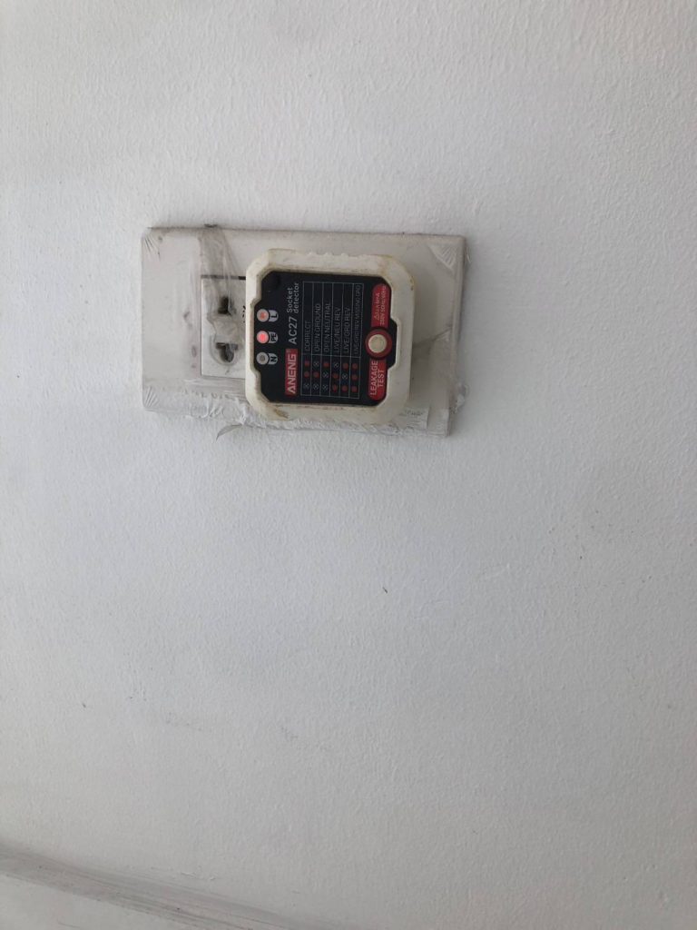 ตรวจเช็กปลั๊กไฟ