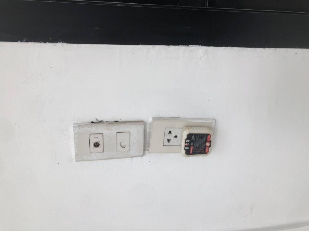 ตรวจเช็กปลั๊กไฟ