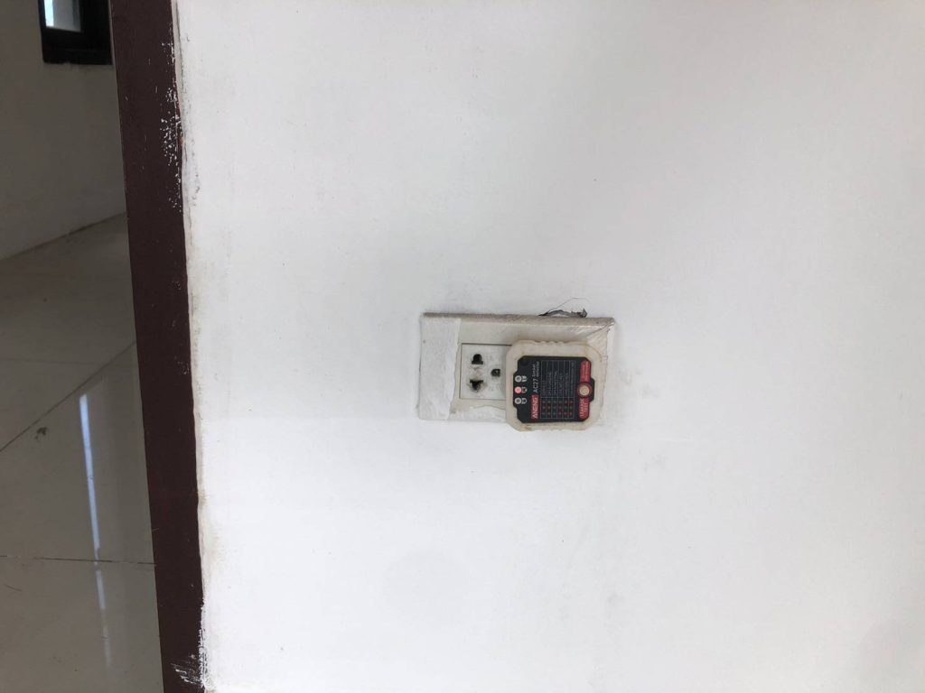 ตรวจเช็กปลั๊กไฟ