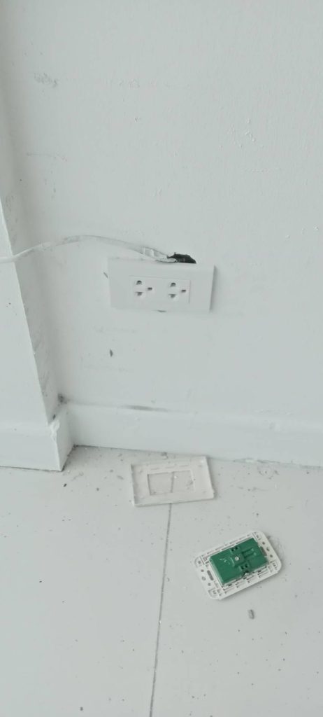 งานติดตั้งปลั๊กไฟ